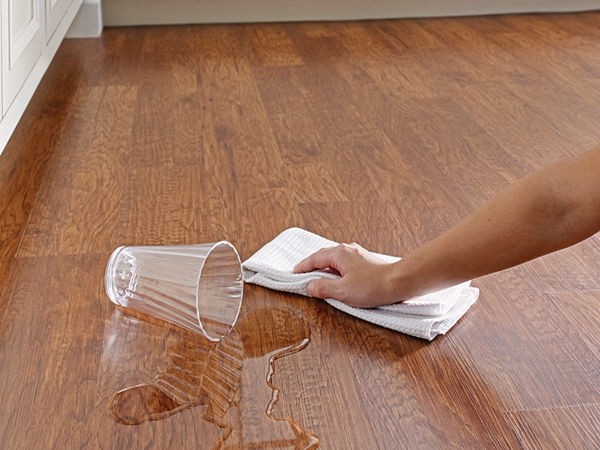 How to clean glue down vinyl plank flooring？